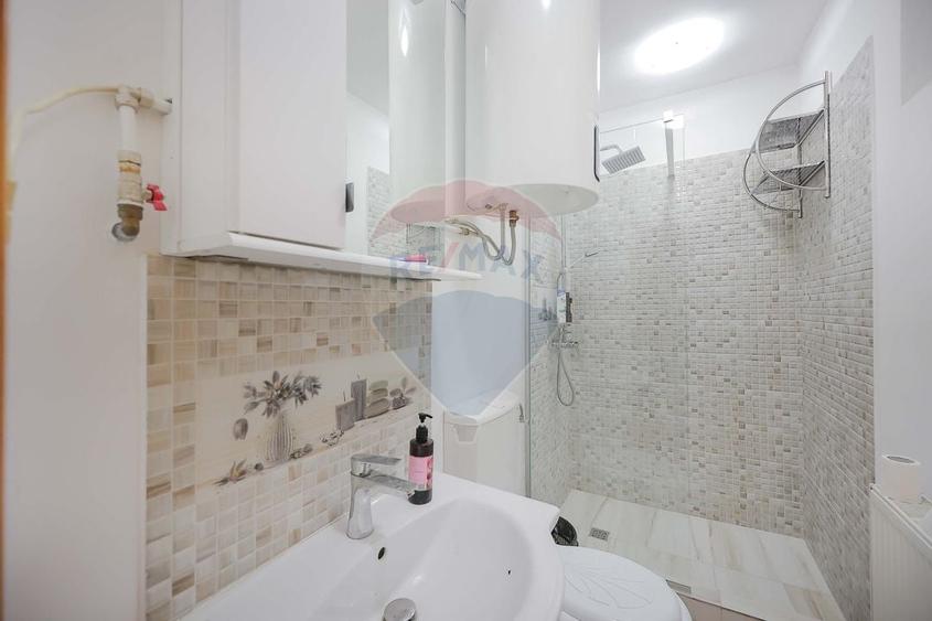 Pensiune cu 11 camere de vanzare, situata in Baile 1 Mai, Sanmartin - 23