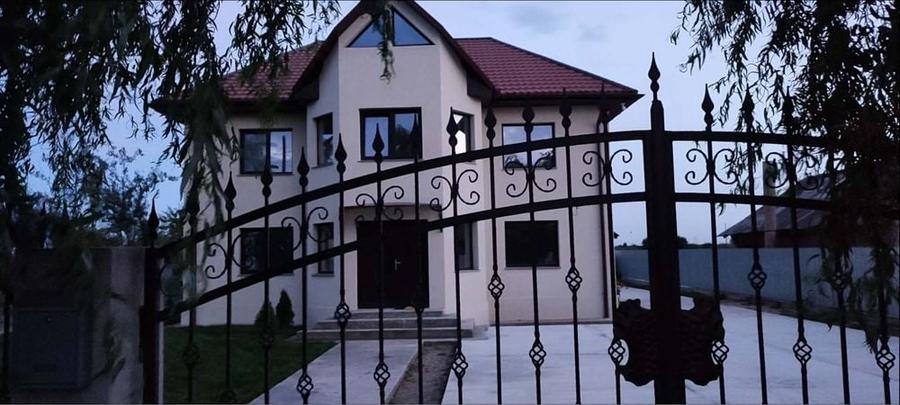 Casă cu 4 camere în Vădeni
