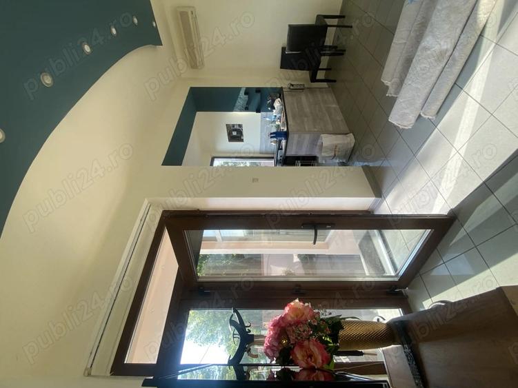 De vanzare casa cu trei apartamente separate amenajate si inchiriate in regim hotelier - 1