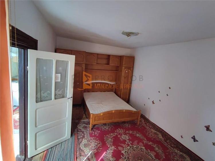 Casa tip parter + mansarda in zona Centru - 1