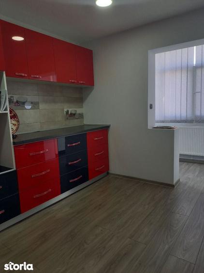 inchiriez apartament cu 3 camere, Mioveni, Robea langa Primarie - 12