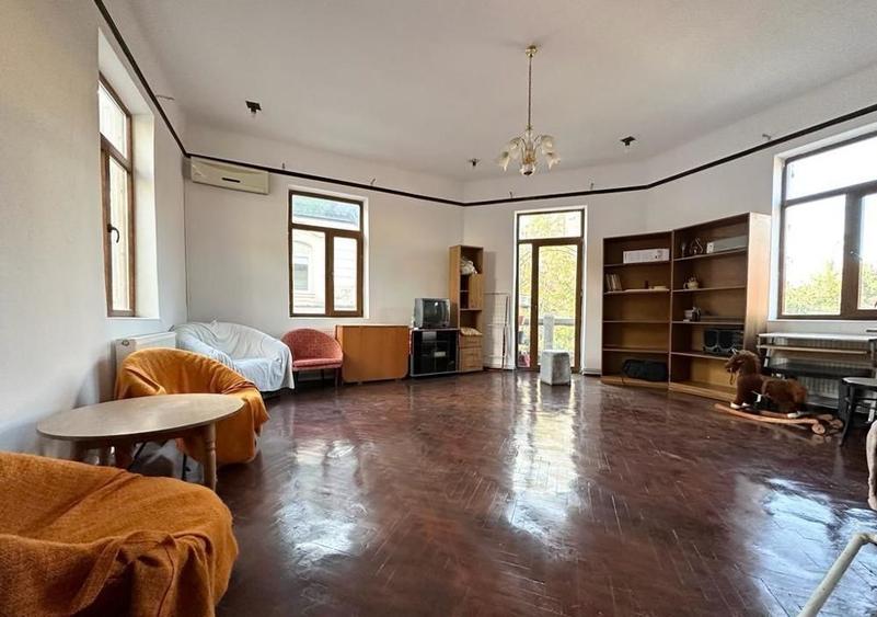De vanzare Apartament 2 camere in vilă, Unirii - Universitate - 1