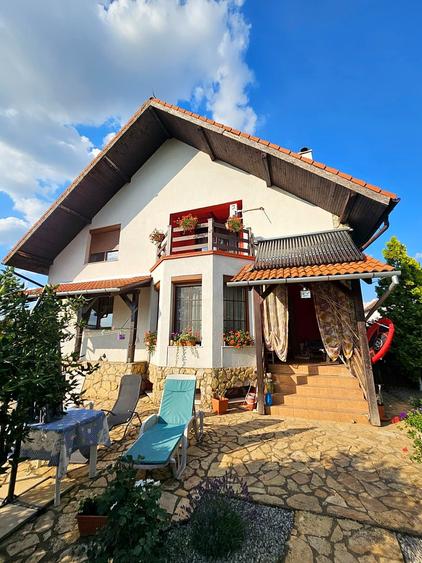 Casă individuală cu 6 camere cu Piscina în Paleu