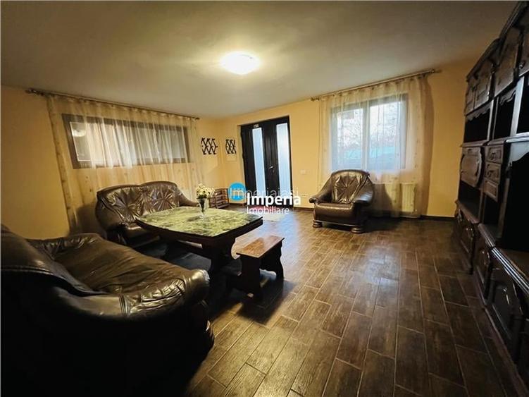 Inchiriez apartament 3 camere, decomandat,  Podul de Fier Inchiriez apartament 3 camere, decomandat,  Podul de Fier