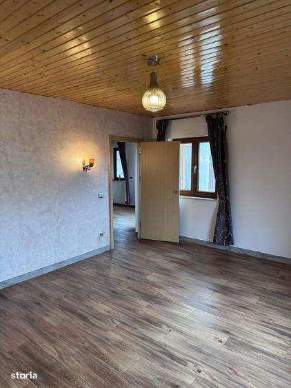 De vanzare casa spa?ioasa cu curte - 13