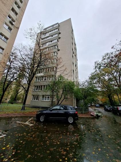 Titan Metrou 2 camere decomandat etaj 1