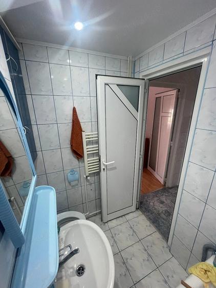 Inchiriez apartament 3 camere zona ostroveni - 2