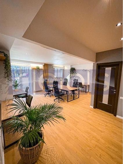 Apartament cu 3 camere în P-ța Victoriei Apartament cu 3 camere în P-ța Victoriei
