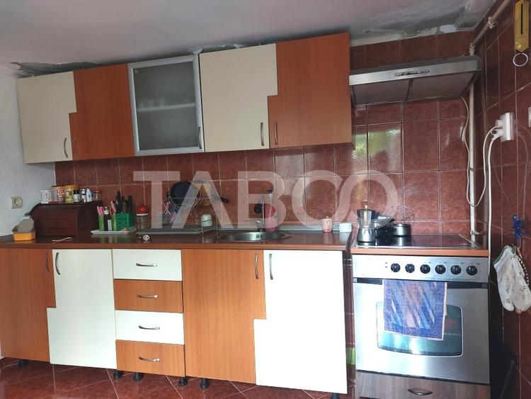 Casa de vanzare 6 camere 260 mp gradina zona foarte linistita Cisnadie - 15