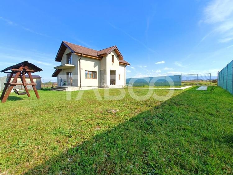 Casa moderna de vanzare 3 camere 2 bai - teren 472 mp - zona linistita