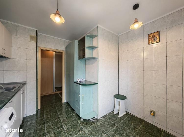 Apartament cu 3 camere semidecomandat în Drumul Taberei