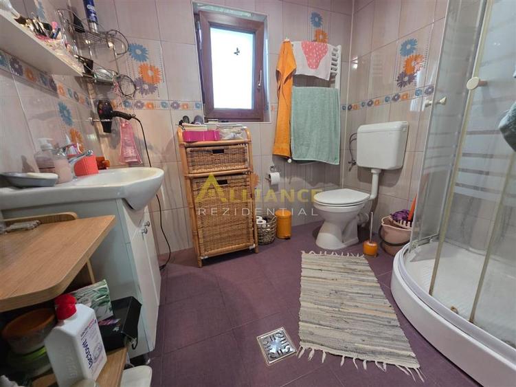 Vila cu 4 .camere 3. bai --249 mp utili - teren 881mp - 27