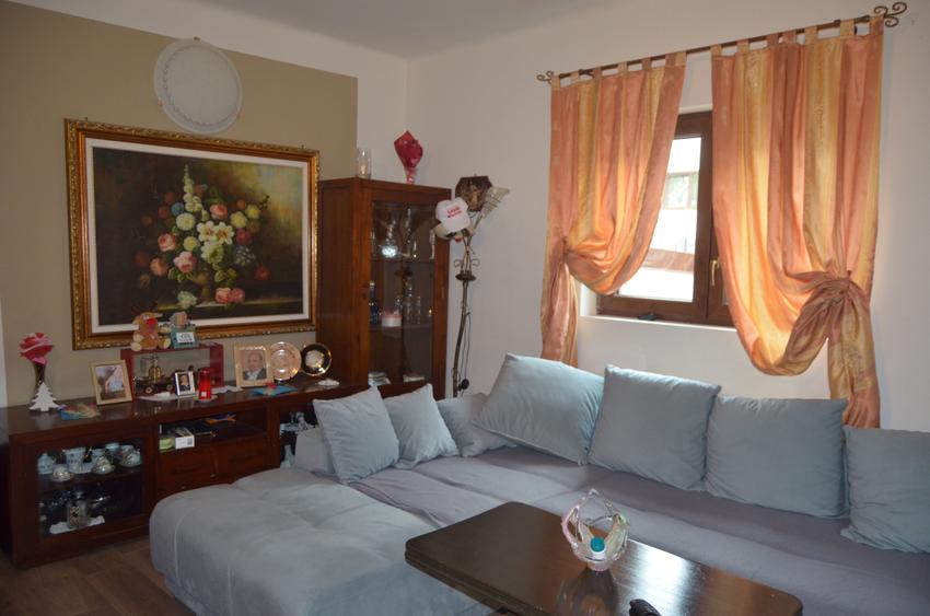 Apartament cu trei camere  in vila  ,Busteni - 1