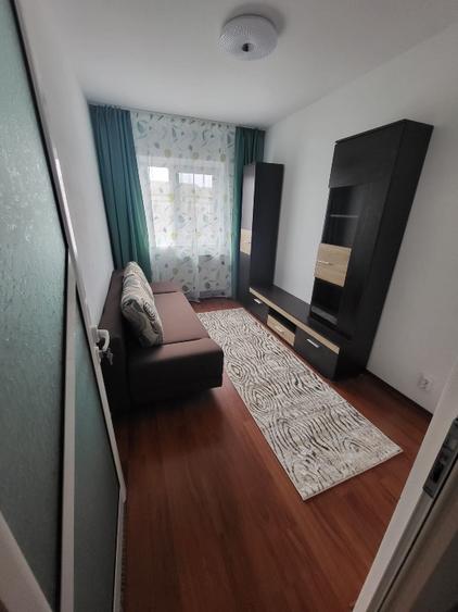 Va propun spre inchiriere un apartament cu 3 camere, decomandat, cu bucataria in - 5