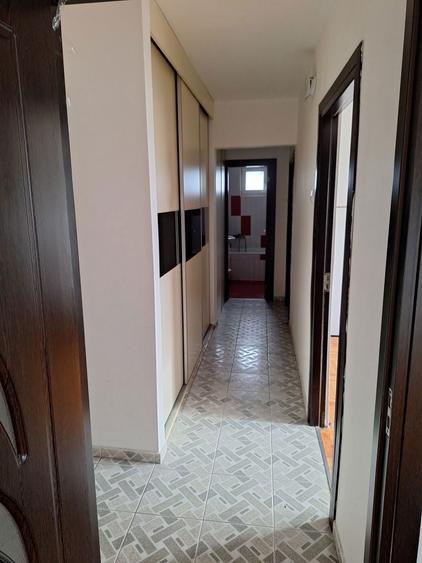Inchiriez Apartament 3 camere etaj 8 cu lift zona Garii - 1