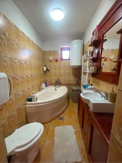 Casă cu 3 camere cu Teren 426 Mp în Central