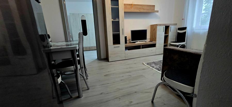 Comision zero la cumparator, Vanzare apartament 3 camere, micro 8 Targoviste - 1