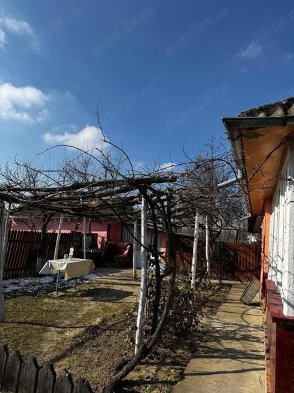 Casa locuibila, Hermeziu, 39 km de Iasi, racordata la apa - 1