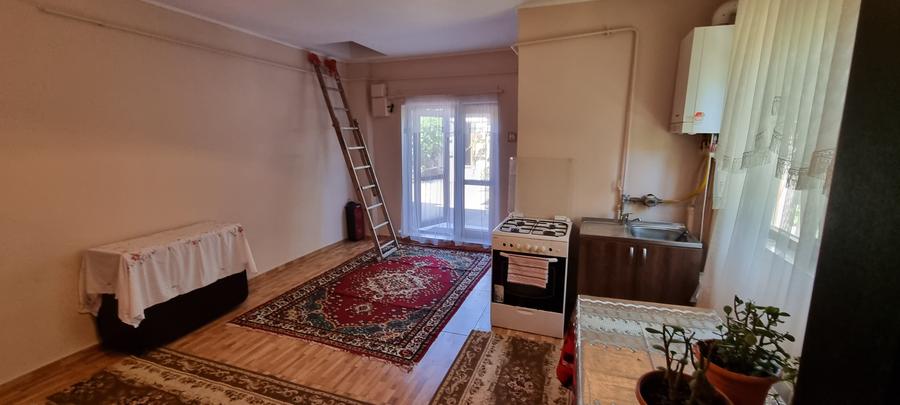 Casa cu etaj la strada zona Casa Lux - 6