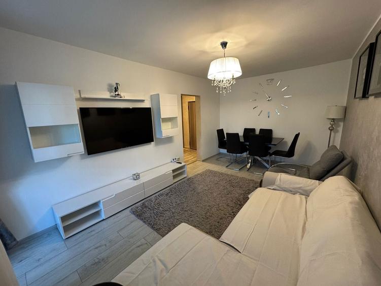 Inchiriez apartament 3 camere, decomandat + parcare, Tatarasi - 1