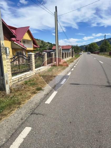 Casă individuală cu 4 camere cu Teren 2089 Mp în Borca