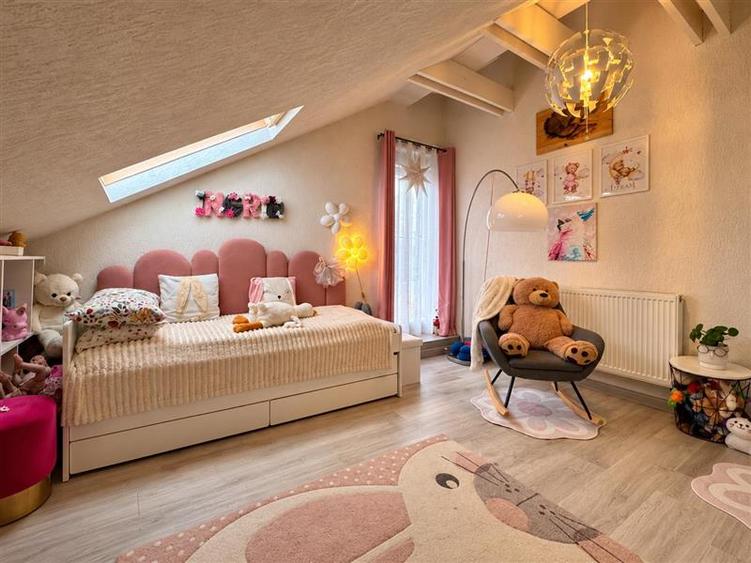 Penthouse cu 3 camere decomandat, mobilat în Unirii