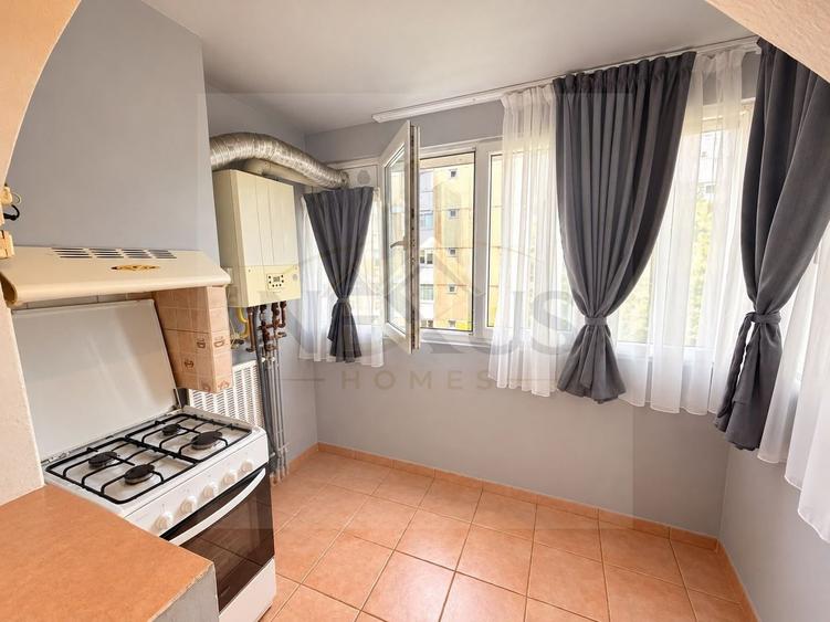 Apartament cu 4 camere semidecomandat, mobilat în Brâncoveanu
