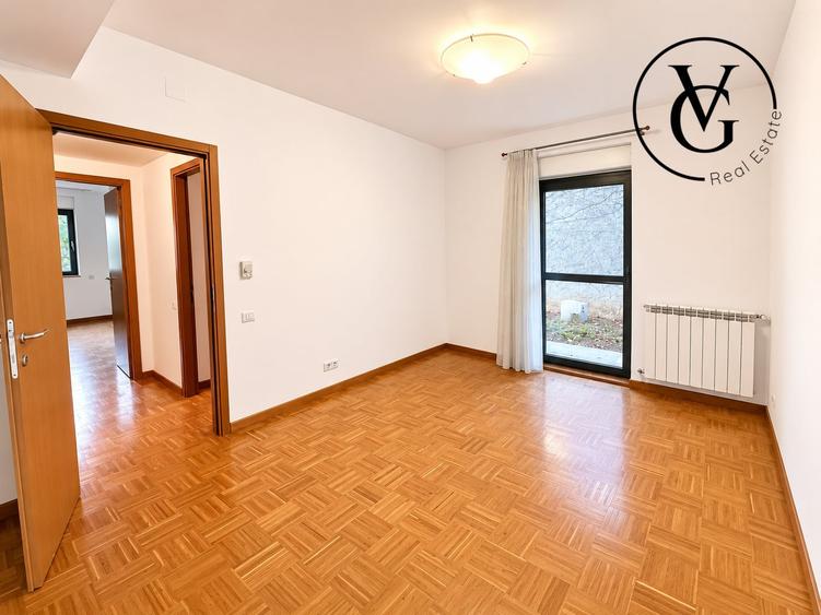 Apartament cu 4 camere decomandat, mobilat în Capitale