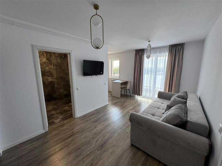 Apartament cu 2 camere semidecomandat în Exterior Est
