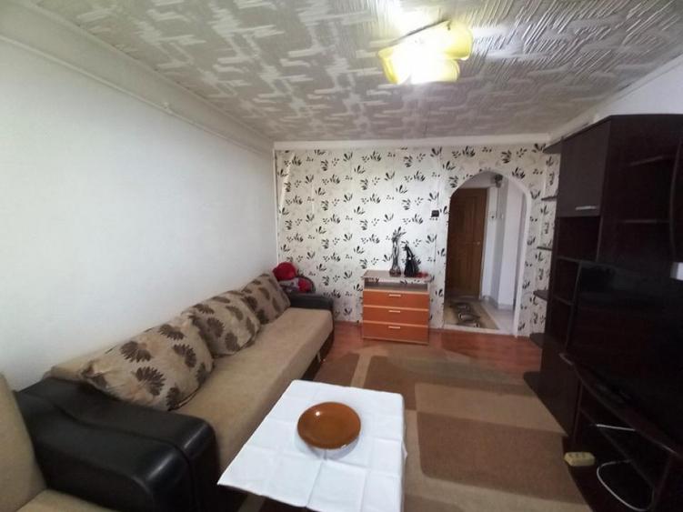 Apartament cu 2 camere decomandat, mobilat în Vest
