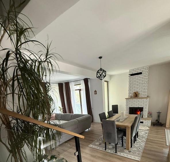 Duplex cu 4 camere cu Teren 200 Mp în Florești