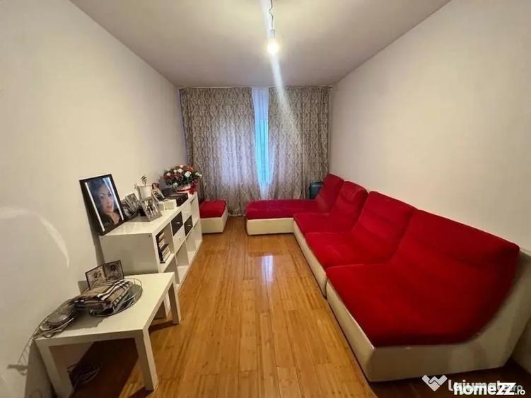 Apartament cu 3 camere semidecomandat în Sebastian