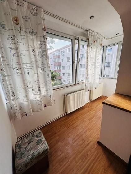 Apartament cu 3 camere decomandat în Craiter