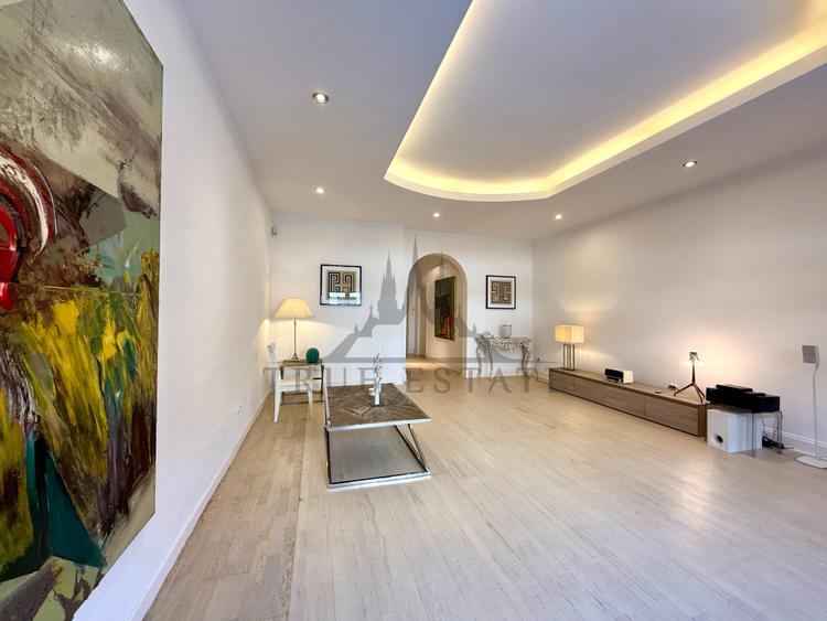 Apartament cu 7 camere decomandat, mobilat în Capitale