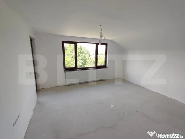 Casă cu 7 camere cu Teren 784 Mp în Central