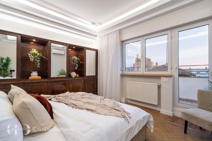 Apartament cu 4 camere în P-ța Universității