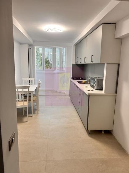 Apartament cu 3 camere decomandat în Decebal