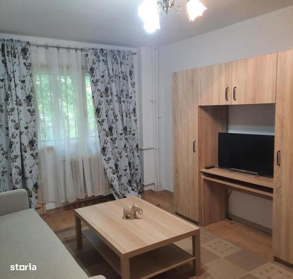 Apartament cu 3 camere semidecomandat în Lujerului