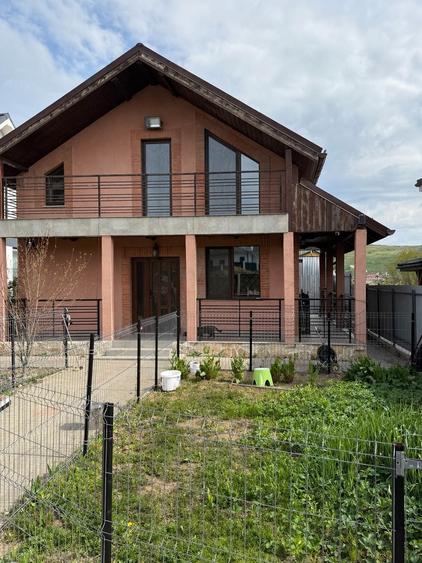 Casă cu 4 camere în Central