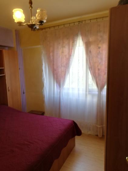 Apartament cu 3 camere decomandat în Calea București