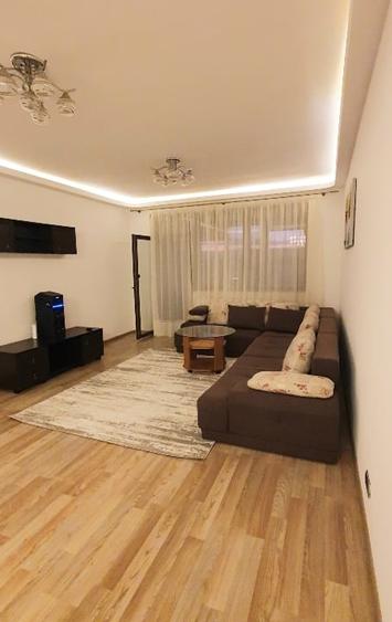 Apartament cu 2 camere decomandat, mobilat în Tractorul