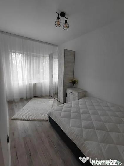 Apartament cu 3 camere semidecomandat în Micro 16