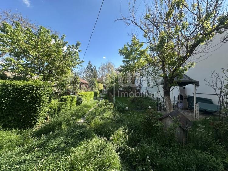 Apartament cu 3 camere semidecomandat, mobilat în Central