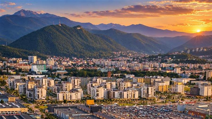 Apartament cu 3 camere decomandat, mobilat în Tractorul