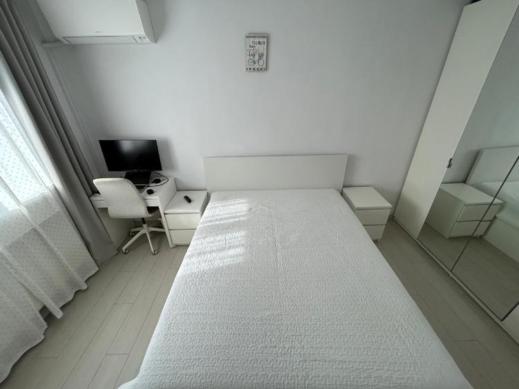 Apartament cu 3 camere semidecomandat în Tineretului