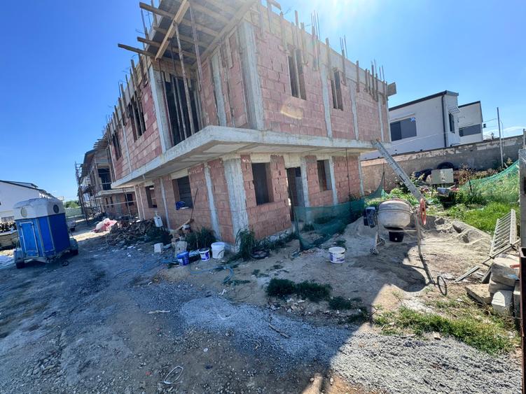 Complex nou 4 case P+1+M.5 cam.Util 175mp.Teren 253mp - 5