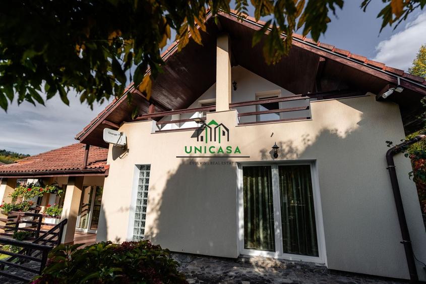 Casă individuală cu 8 camere cu Garaj în Bârsești (Mihăești)