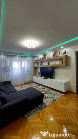 Apartament 3 camere, Vedere panoramica spre Mun?ii Macin si Podul peste Dunare - 5