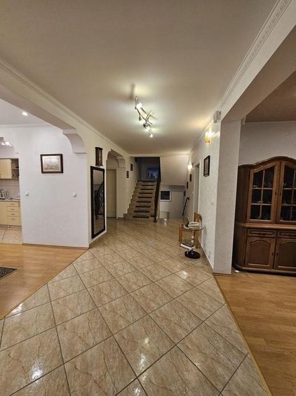 Vila  Oradea zona Iorga 420 mp ,teren 2000 ml - 6