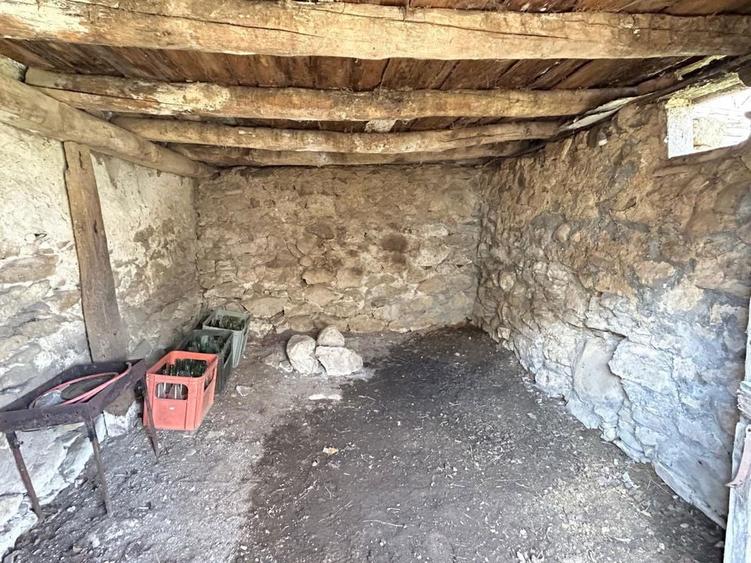 Casa MUSCELEANA , stil Conac , cu livada , teren intravilan- 2 000 mp. - 6